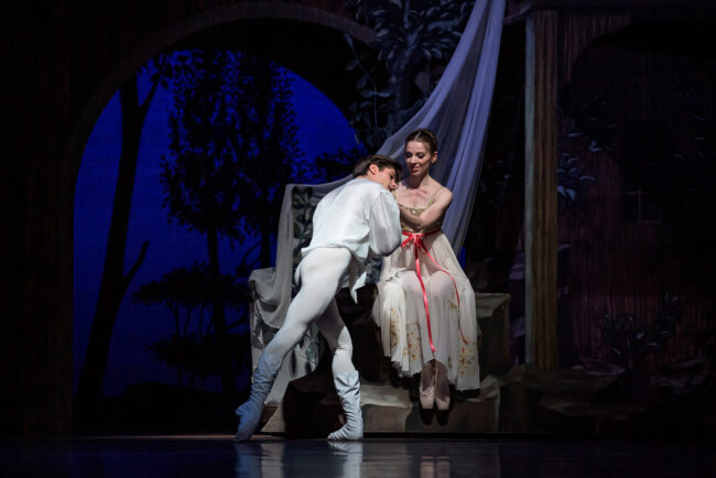 Foto Balletto del Teatro Nazionale di Praga - Romeo e Giulietta - Paul Irmatov, Alina Nanu - Photo Serghei Gherciu
